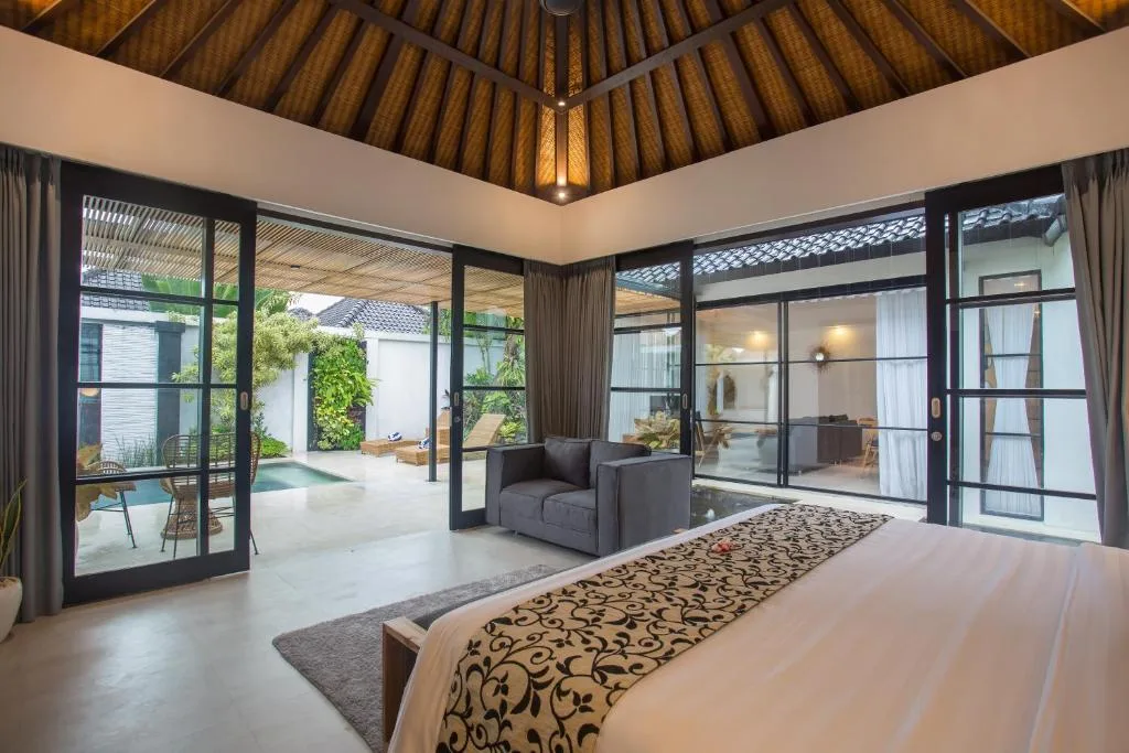 The Kon's Villa Bali Seminyak — 2