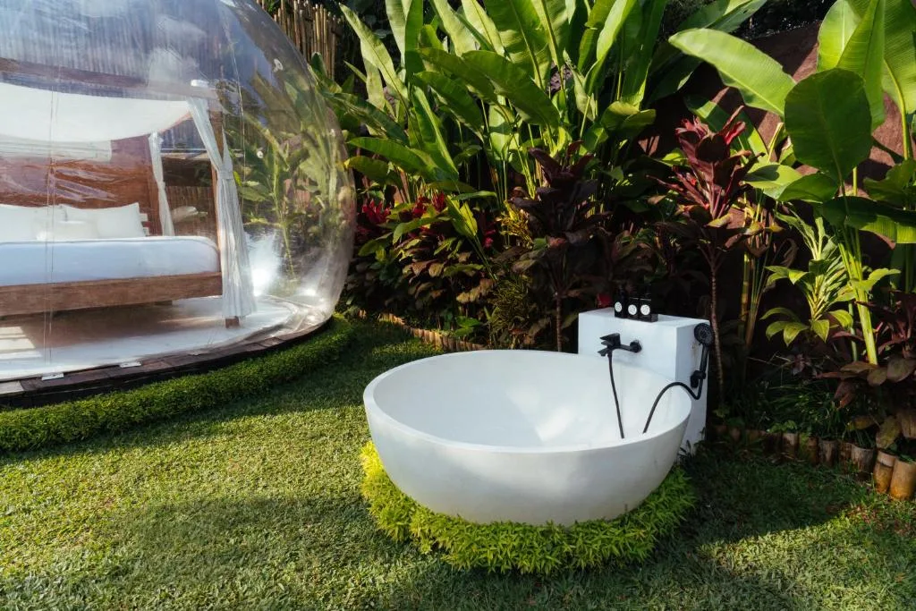Bubble 7 - Cozy Bubble Retreat White Bath Ubud — 5
