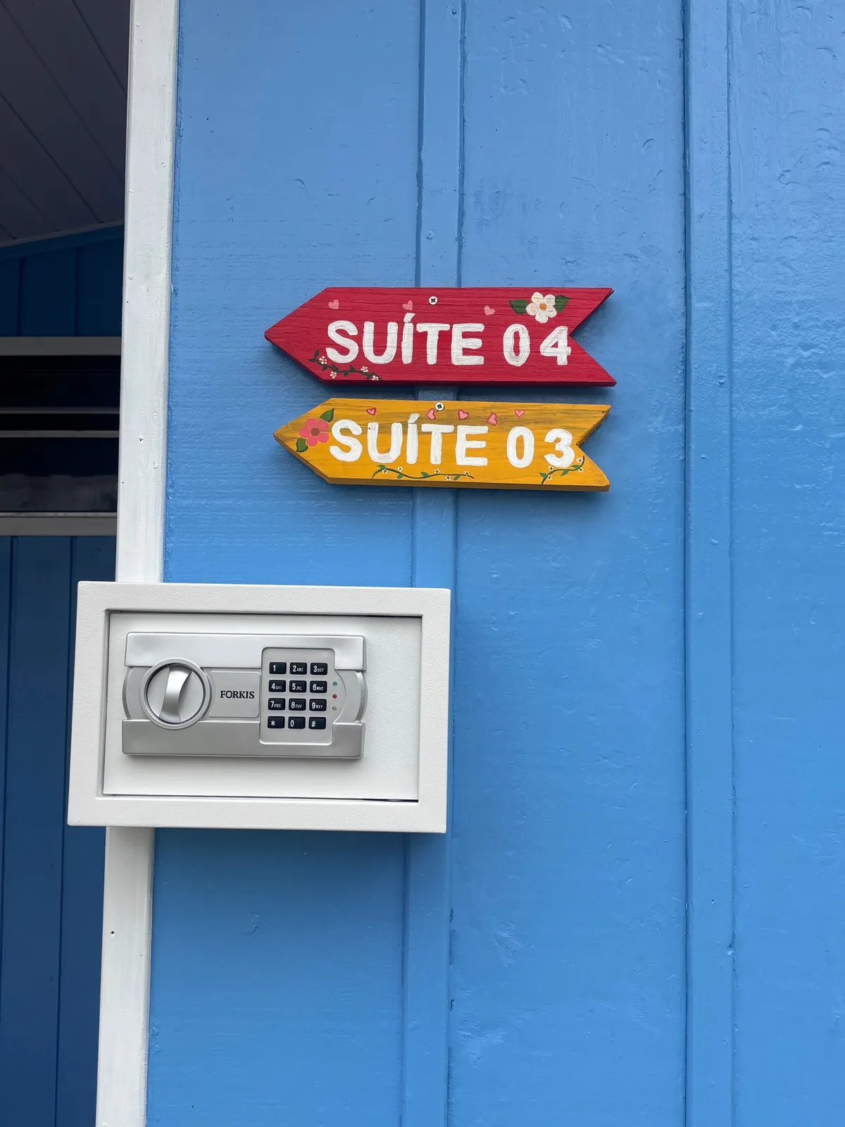 Suítes Privadas - Casa de madeira Azul