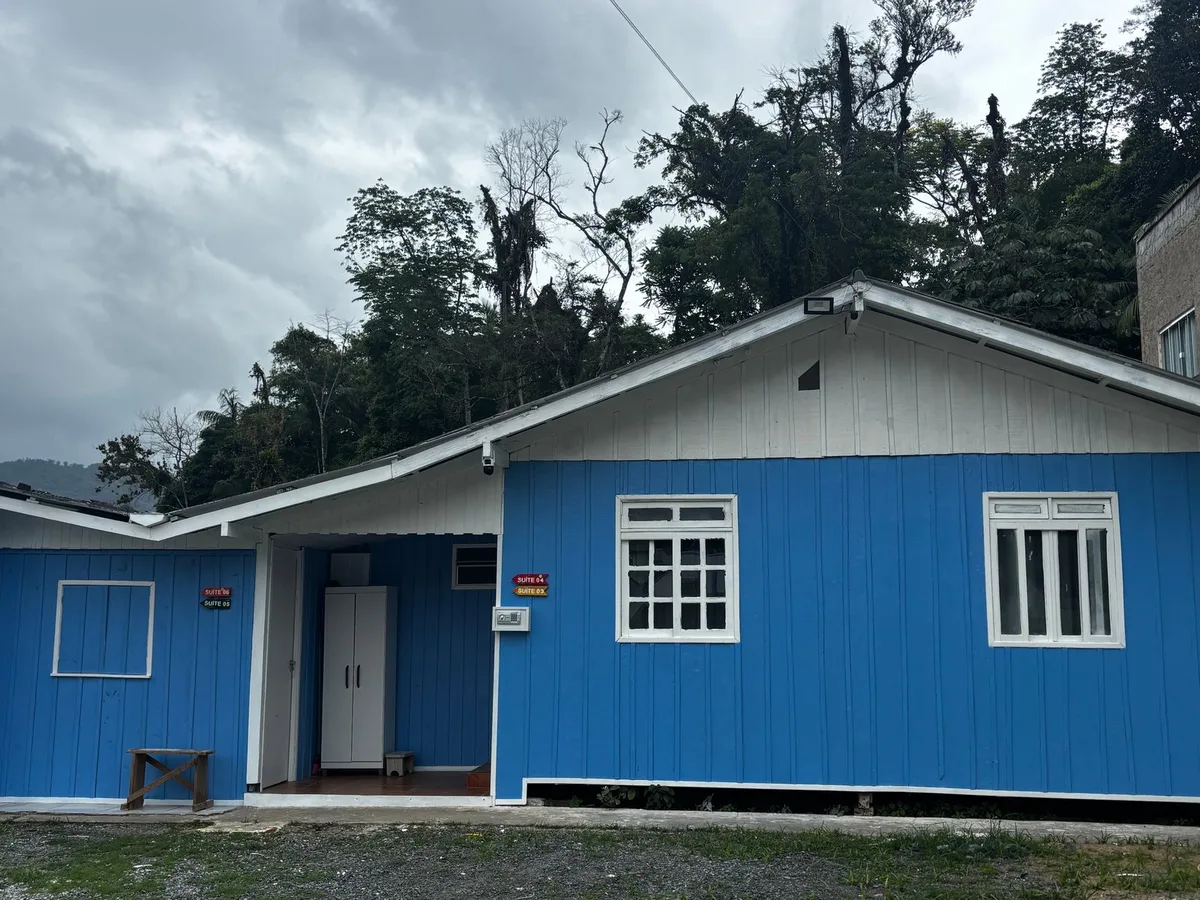 Suítes Privadas - Casa de madeira Azul — 2