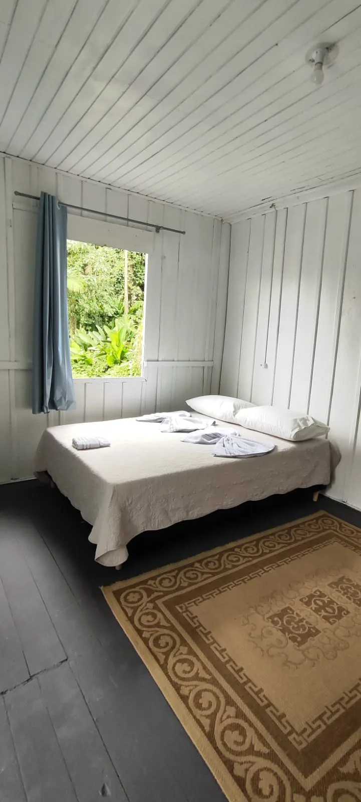 Suítes Privadas - Casa de madeira Azul — 3