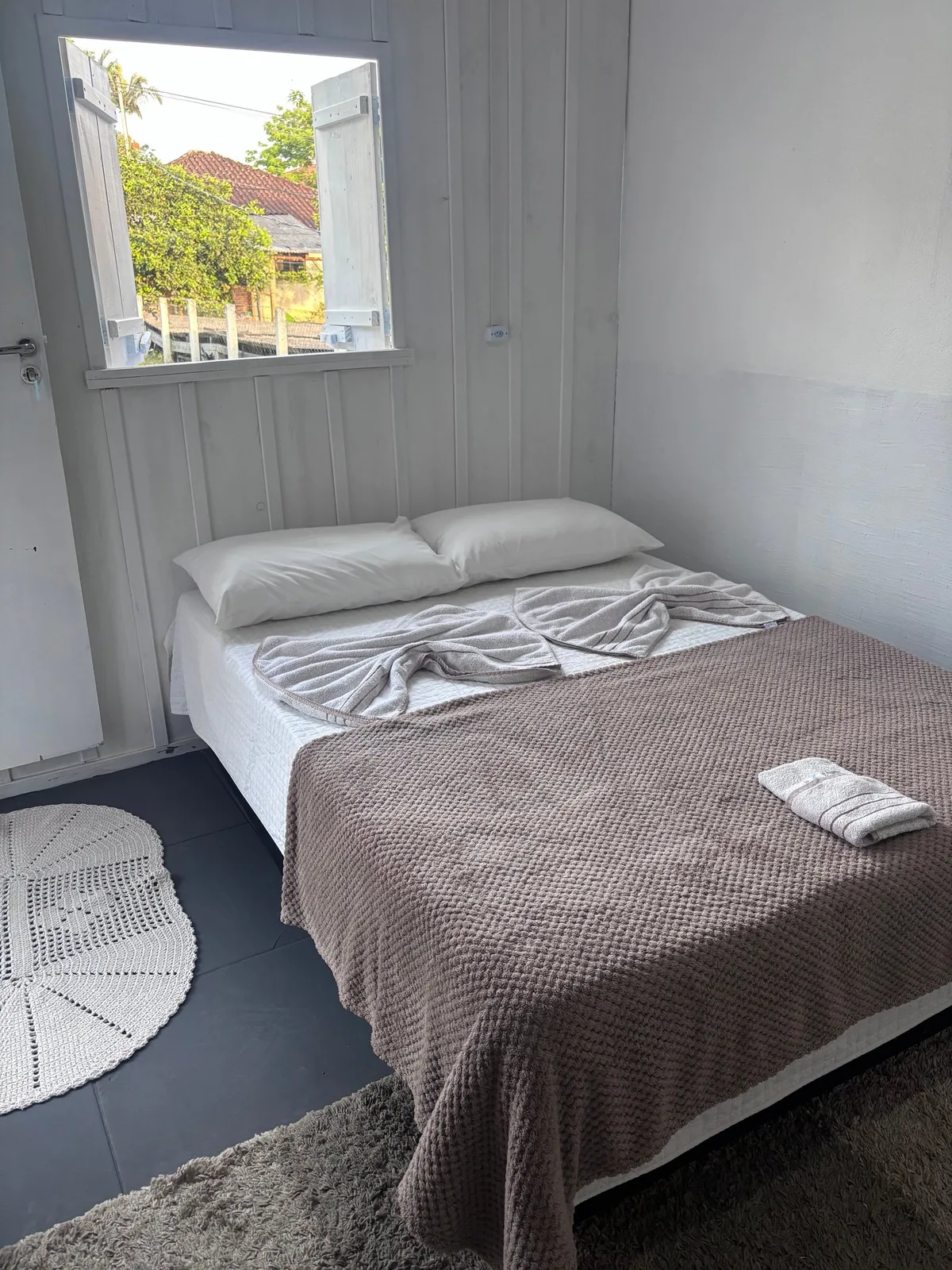 Suítes Privadas - Casa de madeira Azul — 4