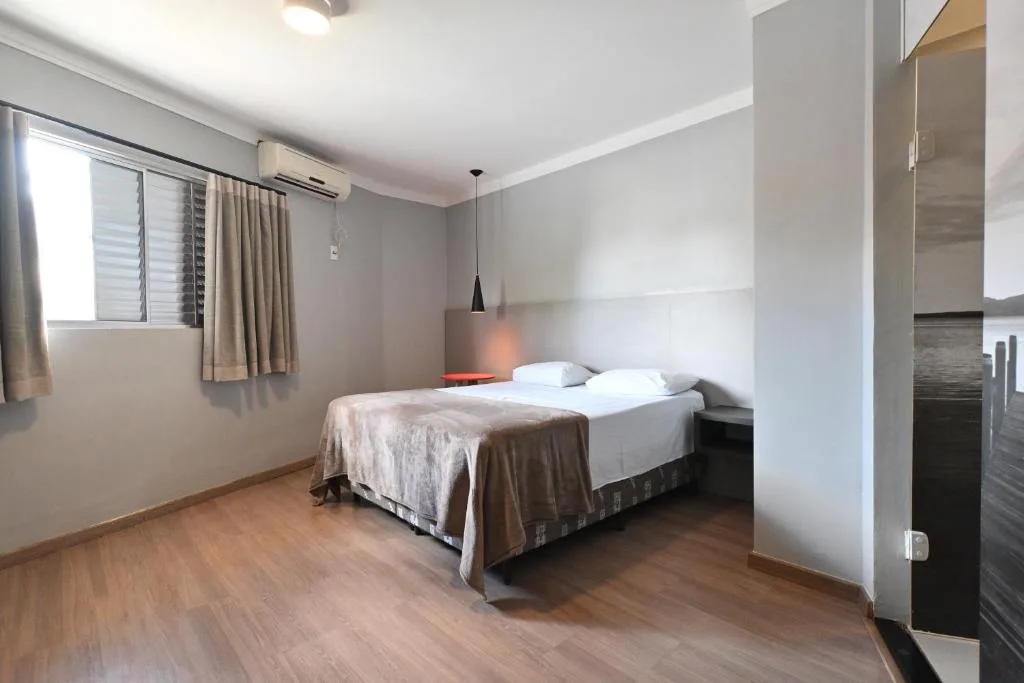 Hotel PrimeInn Excelente Custo Benefício e Taxas de Estacionamento Isentas