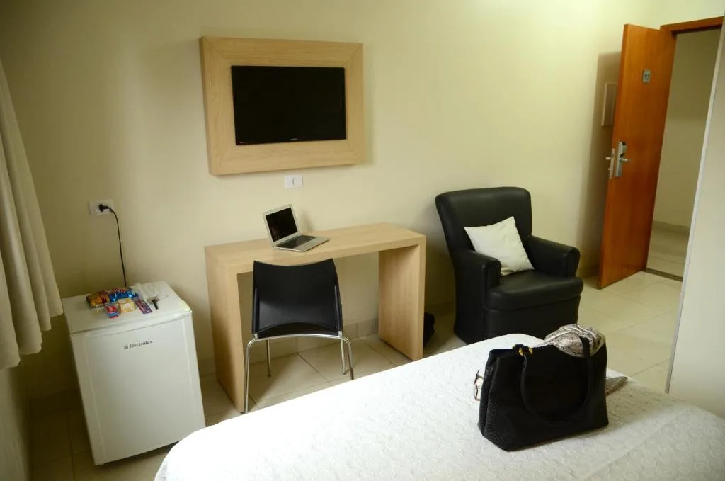 Hotel Capital — 4