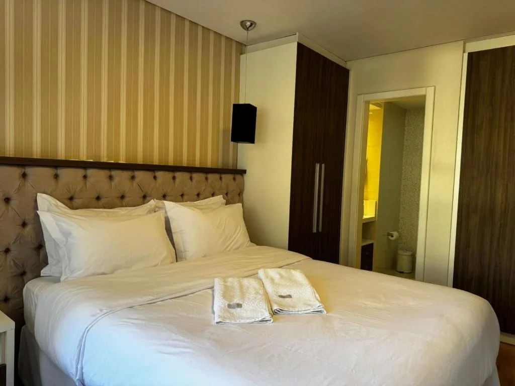 Apto Batel dentro do Hotel com Vaga e Piscina — 3
