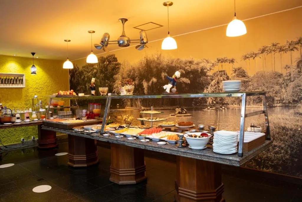 Ritz Plaza Hotel — 4