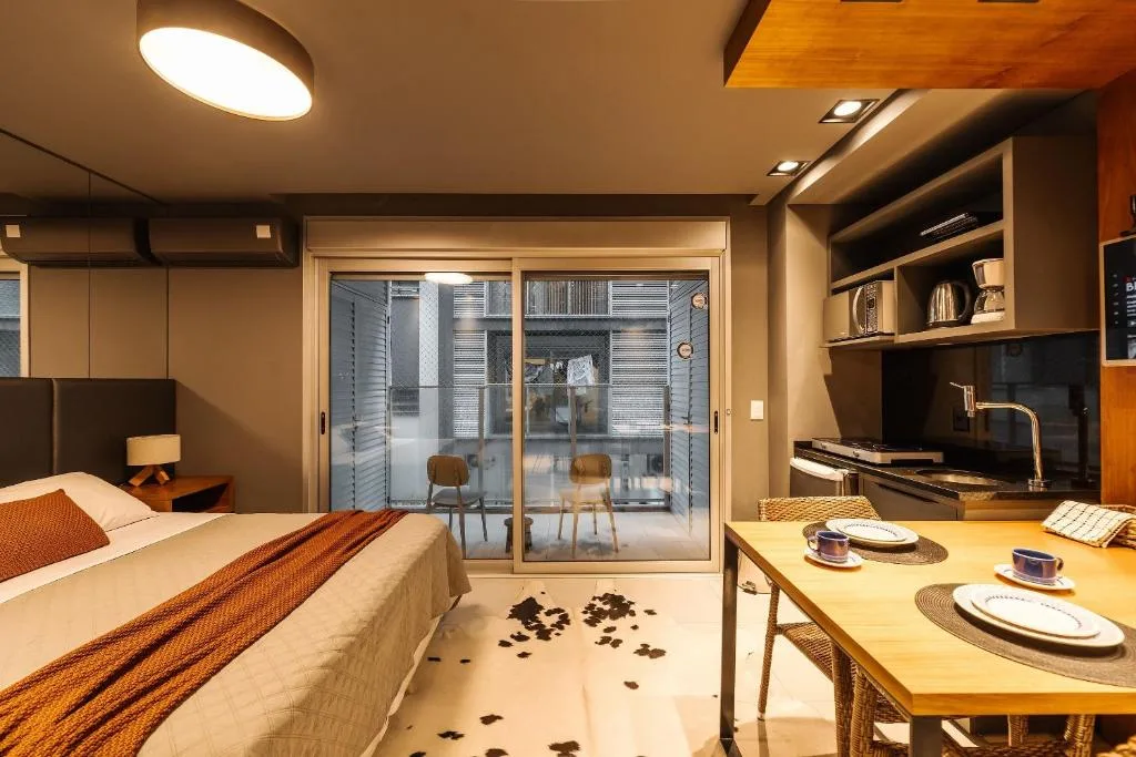 Lindo Studio, Central, Com Garagem e Academia! — 2