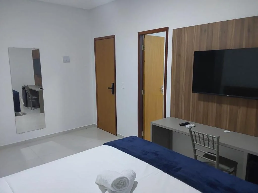 PARALELO 9s HOTEL — 5