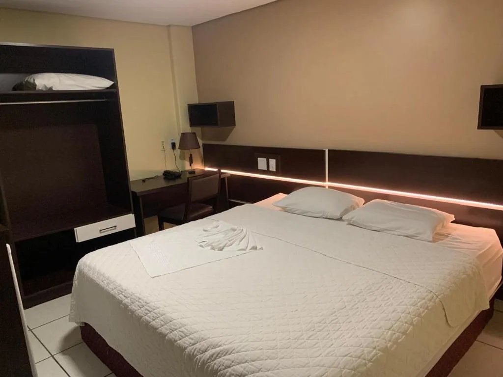 Hotel Tropical — 2