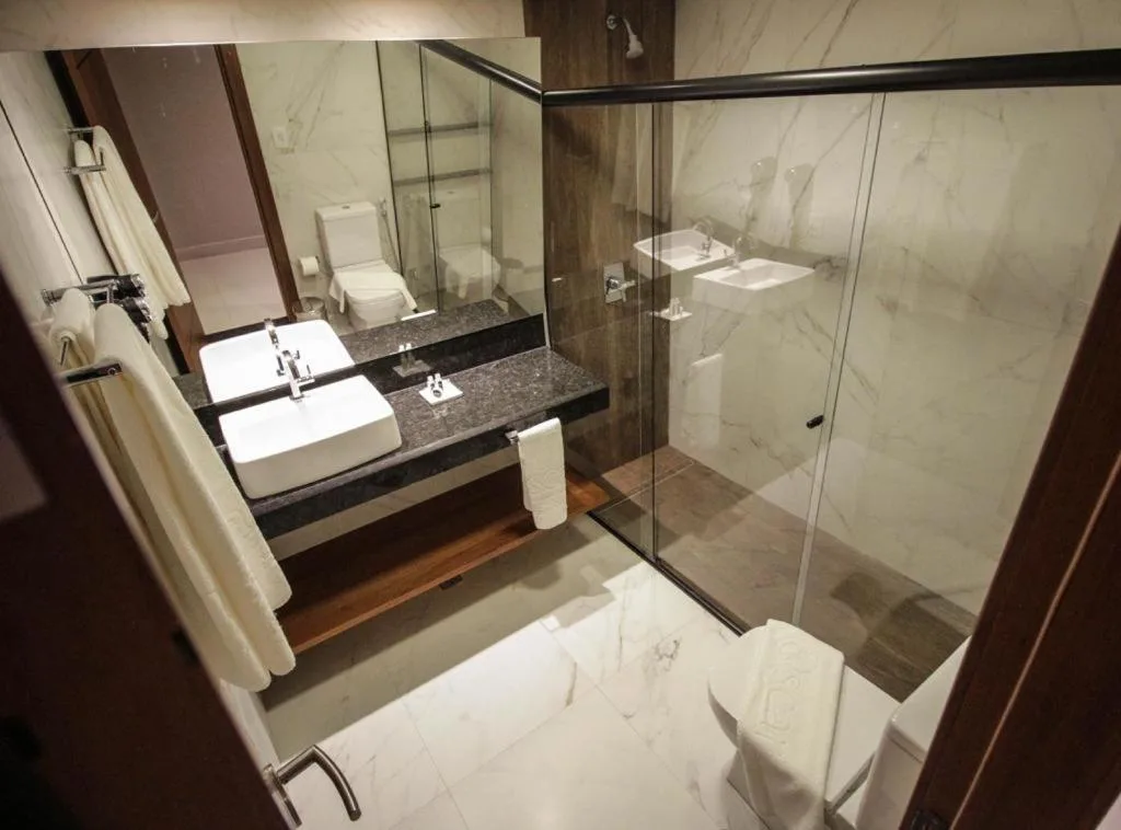 Oscar Hotel Executive — 3