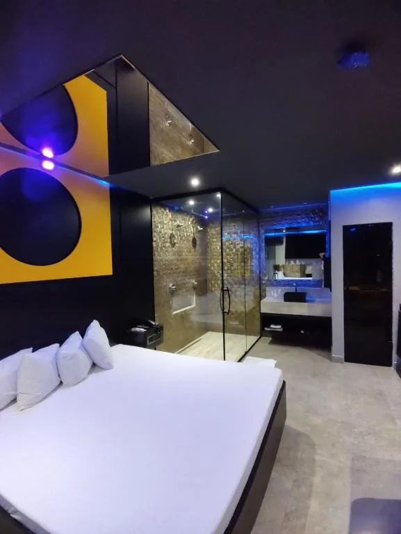 Motel Prestige — 4