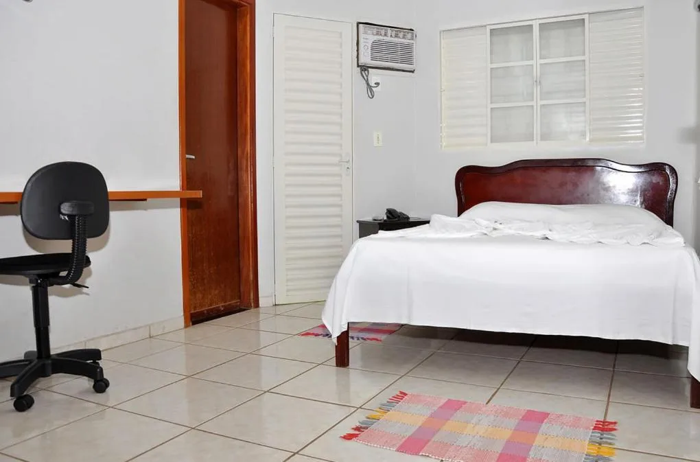 Hotel Carolina 2 - próximo a Universidade de Uberaba uniube - ao Aeroporto Fórum De uberaba - hospital Mario Palmeirio ao Hospital São Marcos e hospital Regional — 2