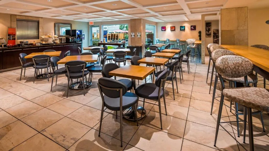 Best Western Plus Regency Inn and Conference Centre — 5