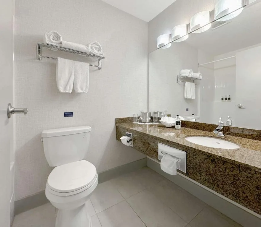 Coast Abbotsford Hotel & Suites — 3