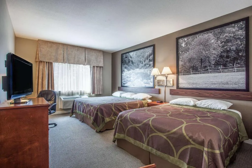 Super 8 by Wyndham Abbotsford BC — 2