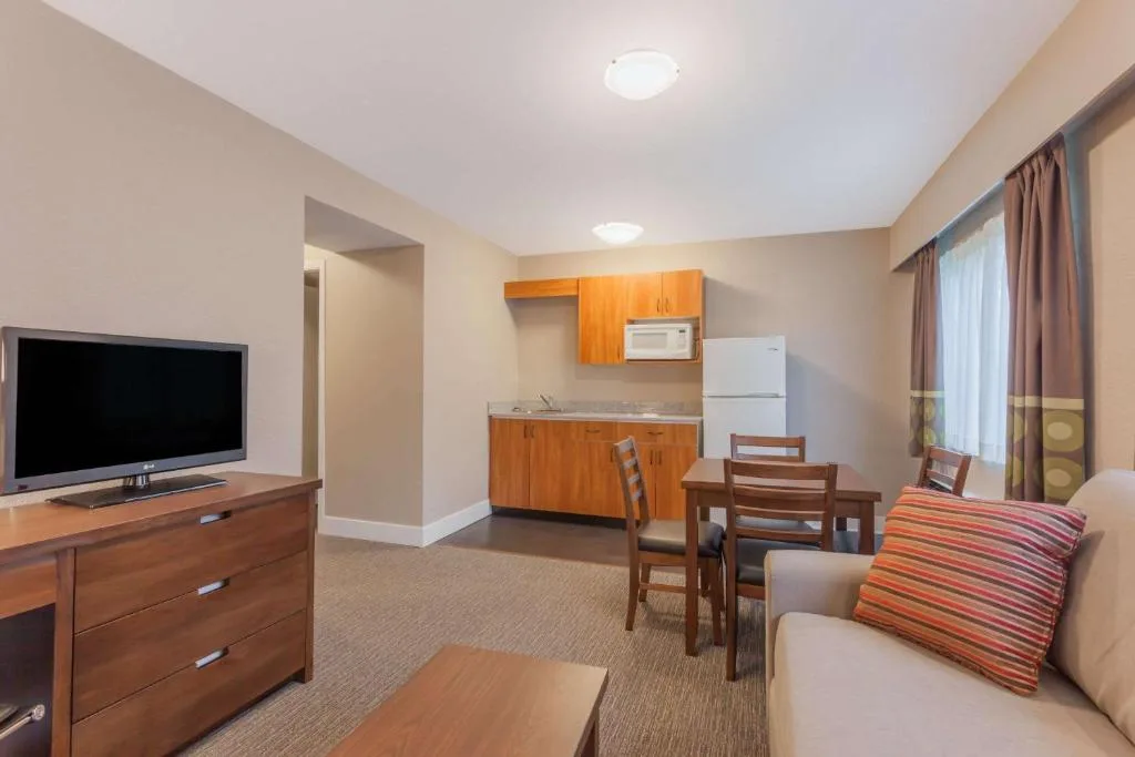Super 8 by Wyndham Abbotsford BC — 4