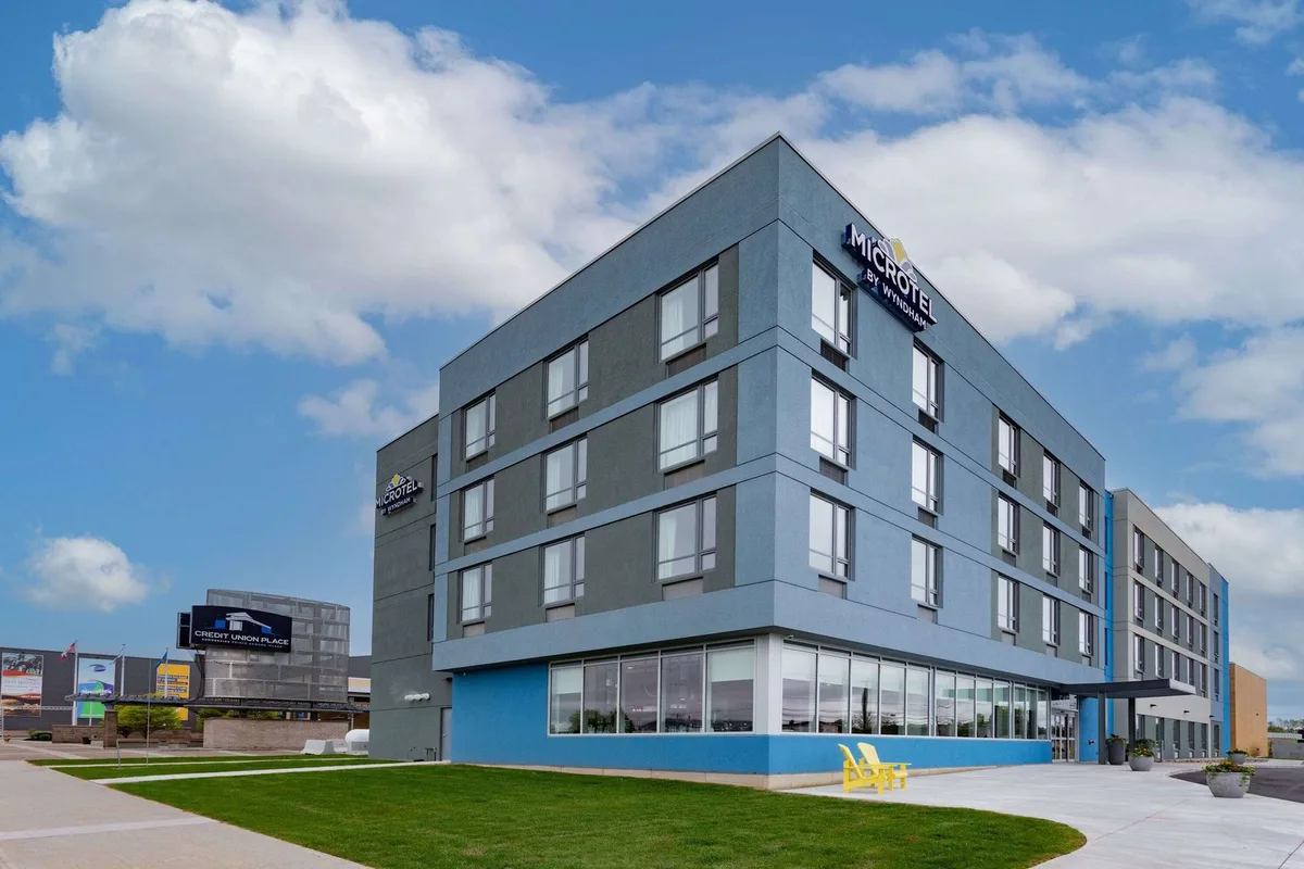 Microtel Inn and Suites by Wyndham Summerside — 5