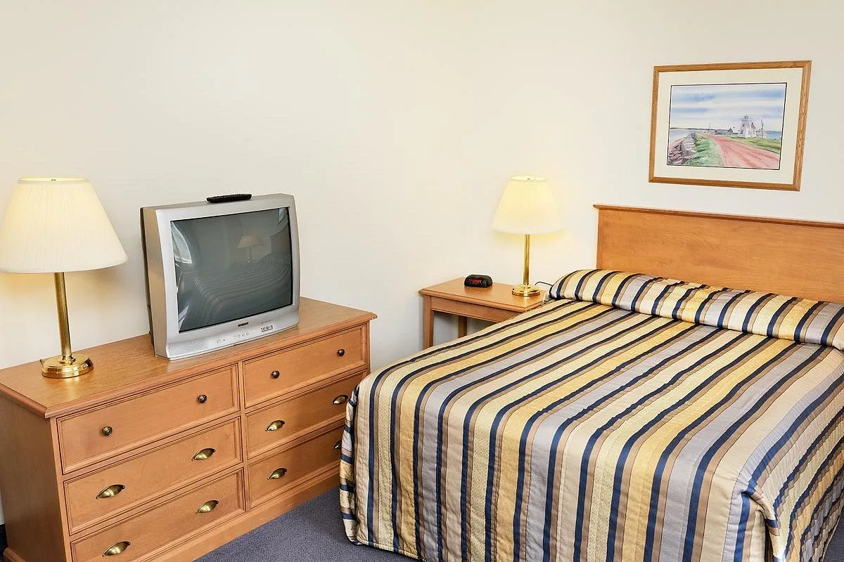 Slemon Park Hotel & Conference Centre — 4