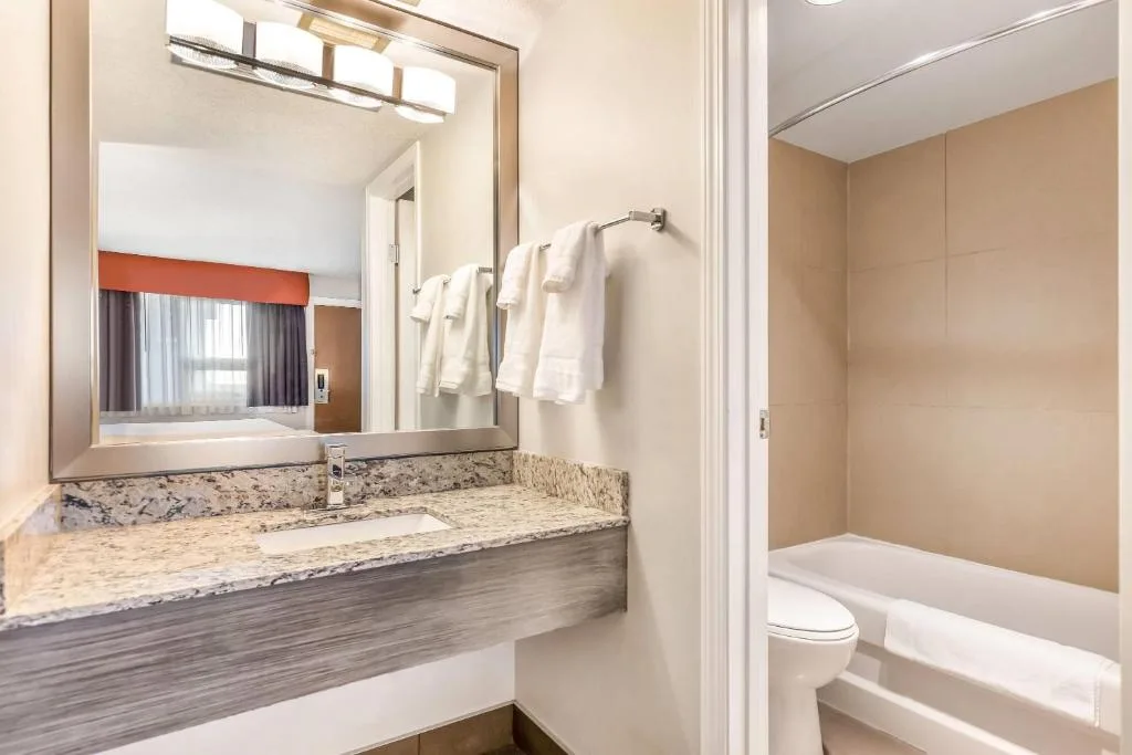 Days Inn by Wyndham Airdrie — 3