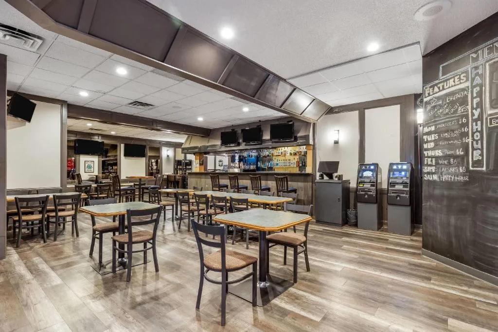 Days Inn by Wyndham Airdrie — 4