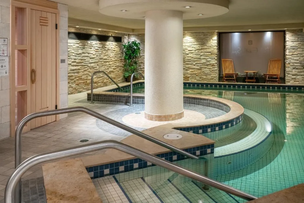 Banff Caribou Lodge and Spa — 3