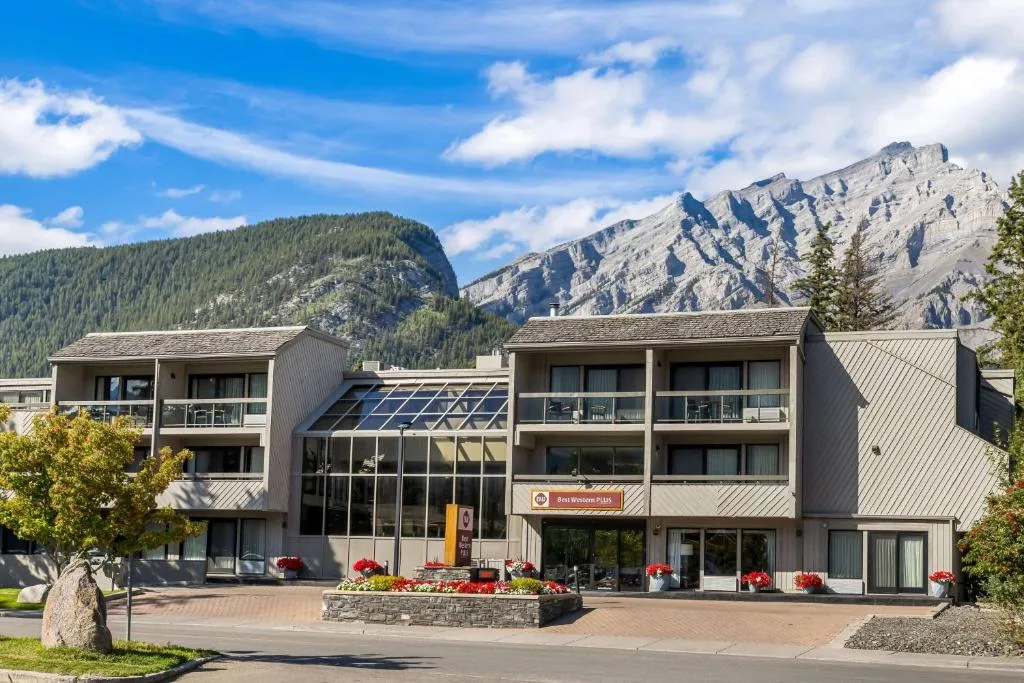 Best Western Plus Banff International Lodge — 5