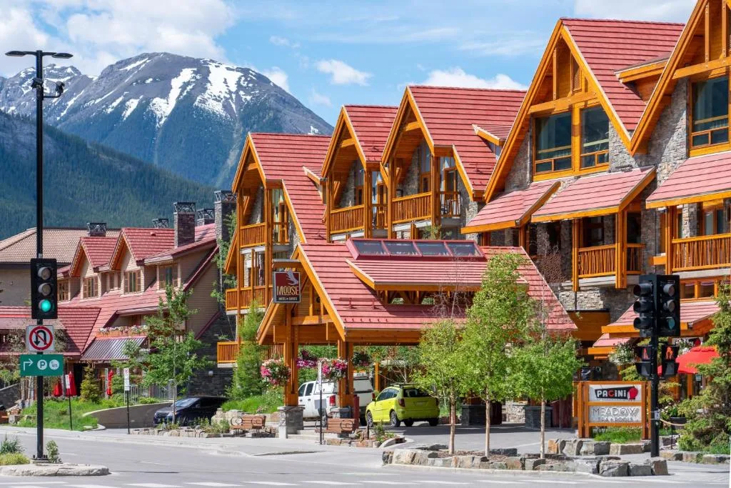 Moose Hotel and Suites — 5