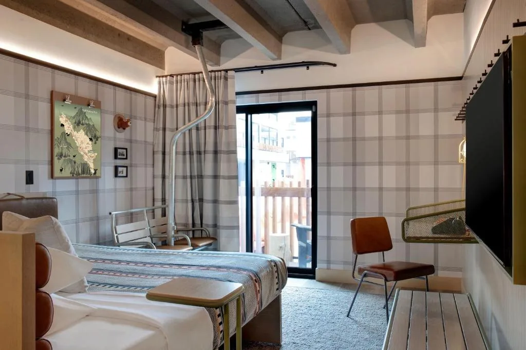 Moxy Banff — 2