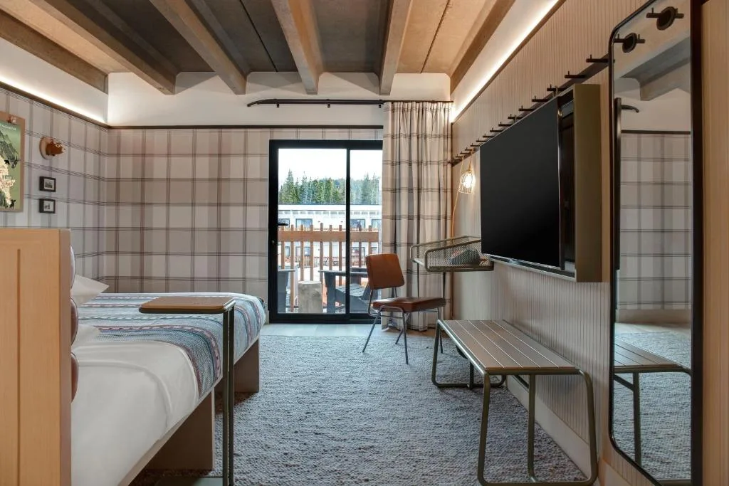 Moxy Banff — 4