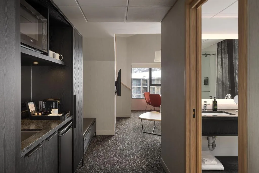 Peaks Hotel and Suites — 3