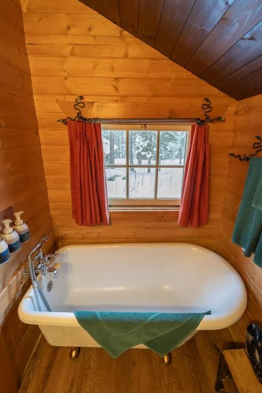 Storm Mountain Lodge & Cabins — 3