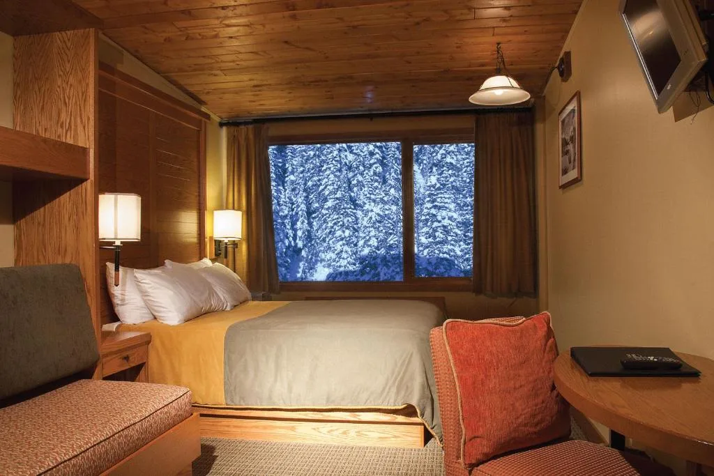 Sunshine Mountain Lodge — 3