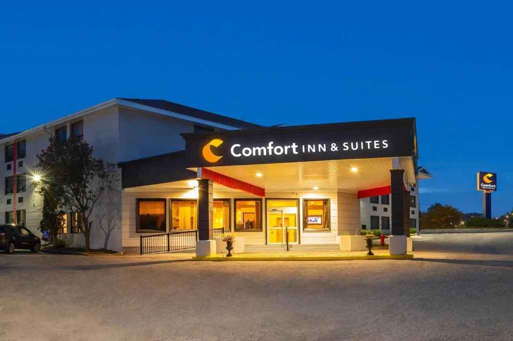Comfort Inn & Suites — 2