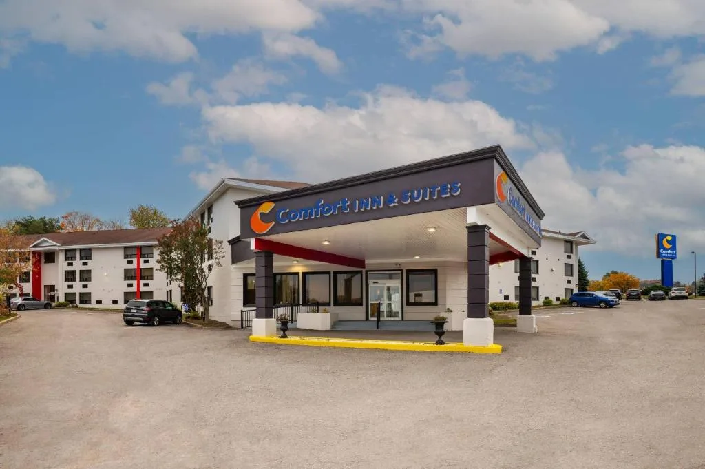 Comfort Inn & Suites — 3