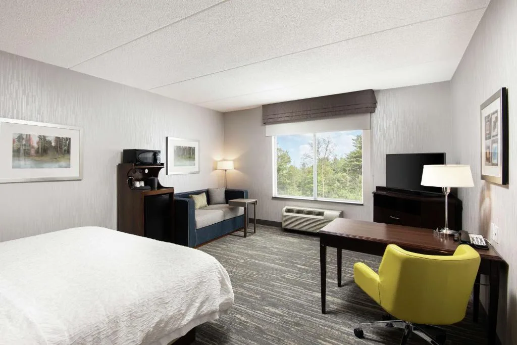 Hampton Inn & Suites by Hilton Barrie — 2