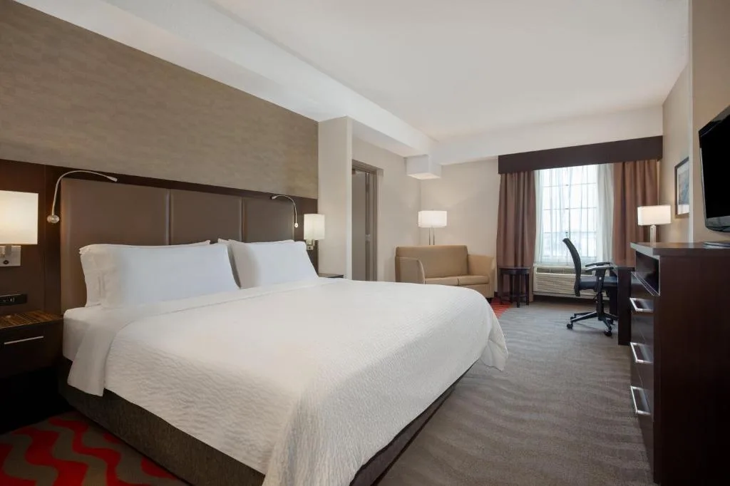 Holiday Inn Express Hotel & Suites Barrie by IHG — 2