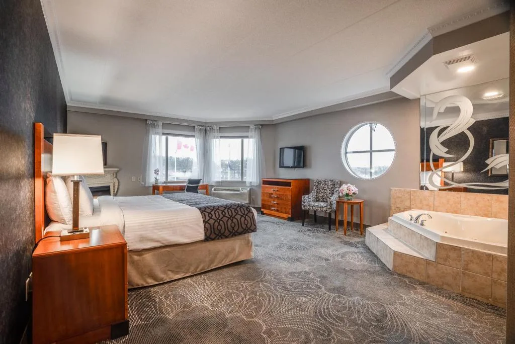 Monte Carlo Inn Barrie - Newly Renovated — 2