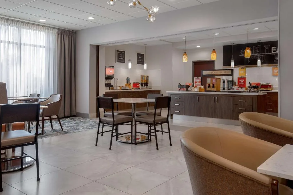 Hampton Inn by Hilton Brampton - Toronto — 5