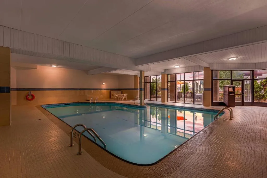 Quality Inn & Suites — 4