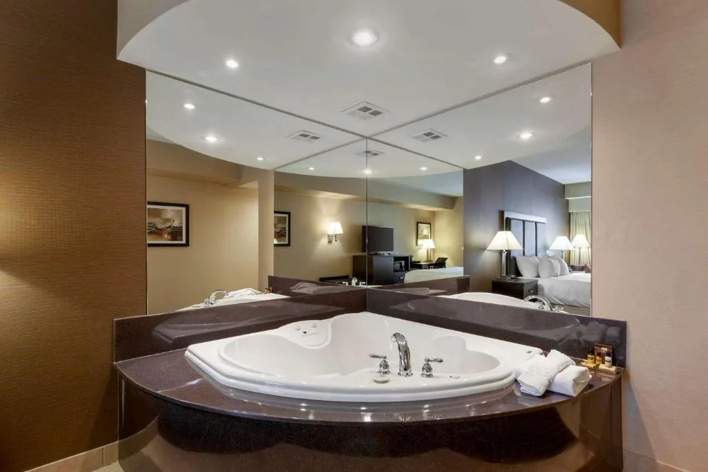 Best Western Plus Burlington Inn & Suites — 3
