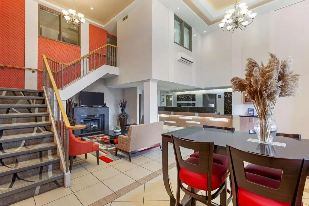 Best Western Plus Burlington Inn & Suites — 5