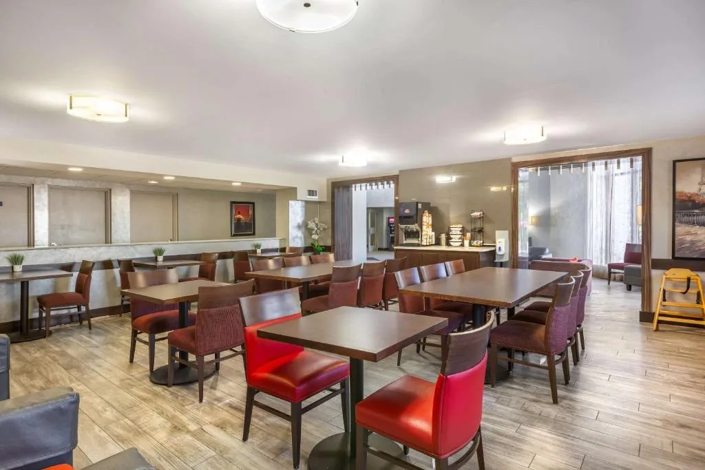 Comfort Inn — 4