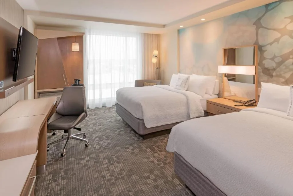 Courtyard by Marriott Burlington-Oakville — 2