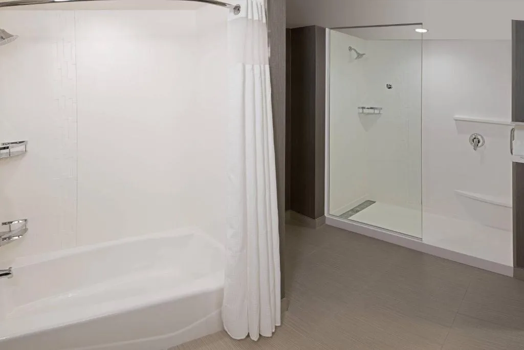 Courtyard by Marriott Burlington-Oakville — 3