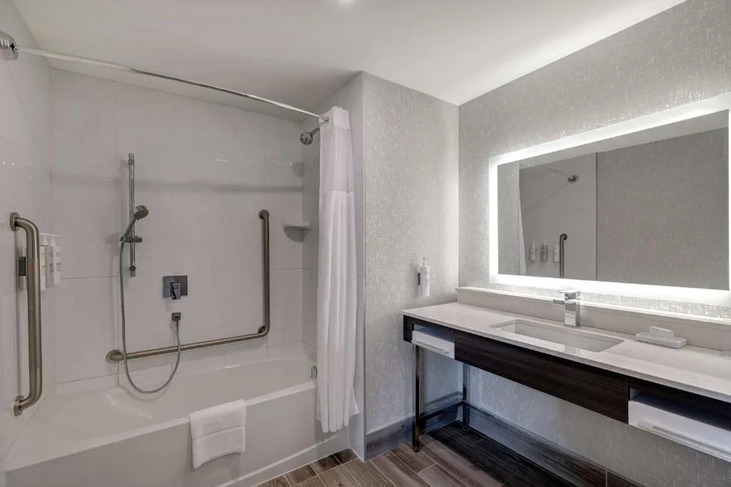 Hampton Inn & Suites Burlington, Ontario, Canada — 3