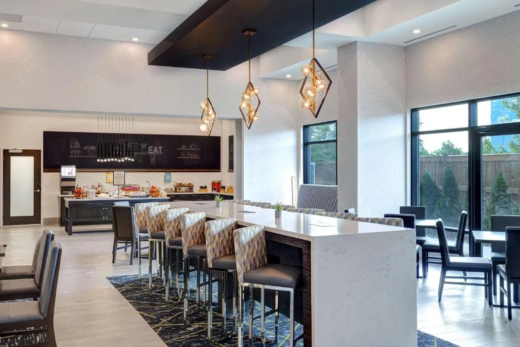 Hampton Inn & Suites Burlington, Ontario, Canada — 5