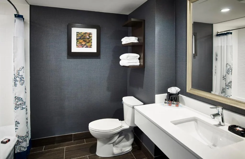 Waterfront Hotel Downtown Burlington — 3