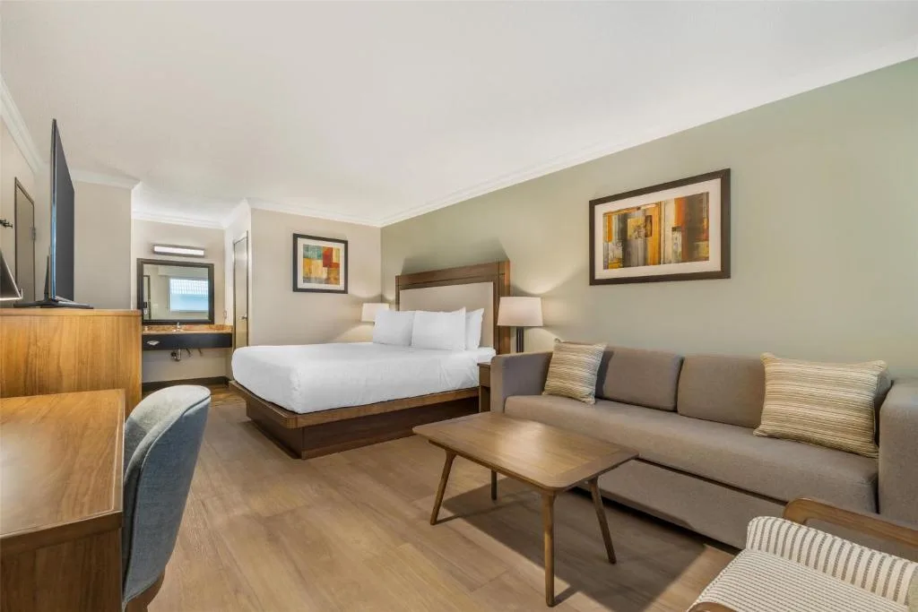 Best Western PLUS Burnaby Hotel — 2