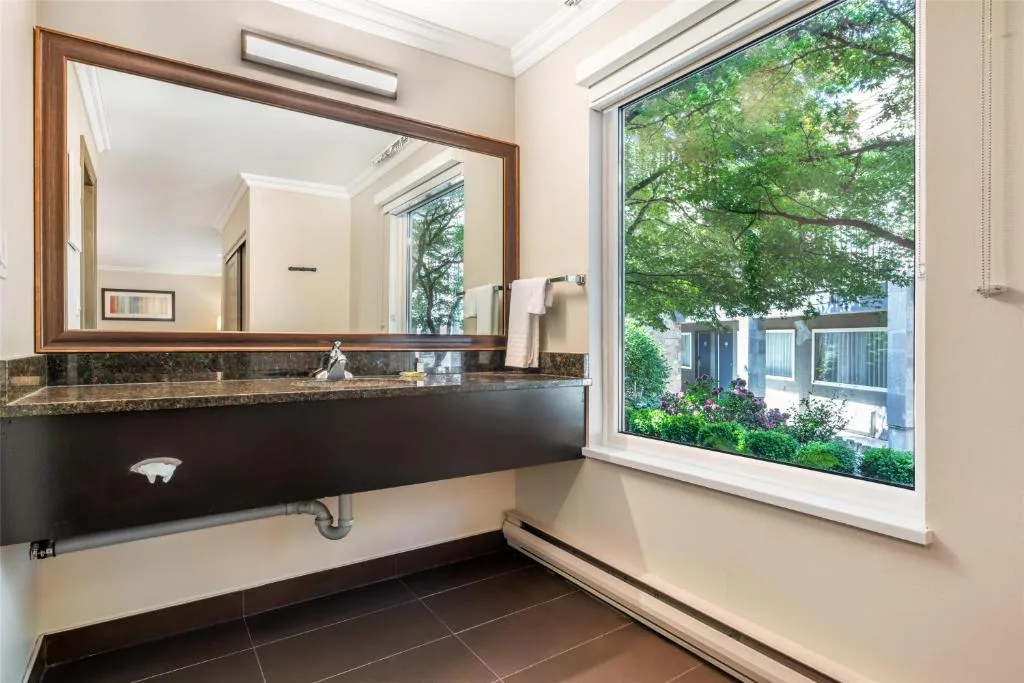 Best Western PLUS Burnaby Hotel — 3