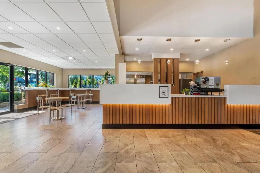 Best Western PLUS Burnaby Hotel — 4